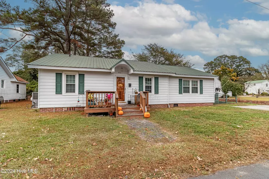 304 W College ST, Mount Olive, NC 28365