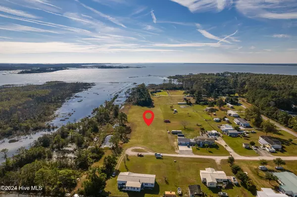 114 Evelyn LN, Beaufort, NC 28516