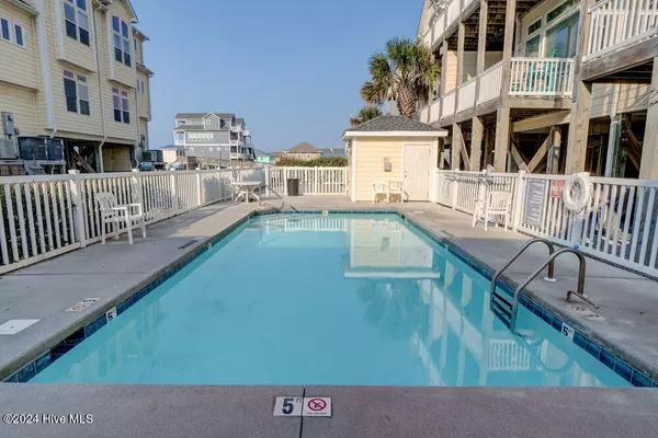 203 Summer Winds PL, Surf City, NC 28445