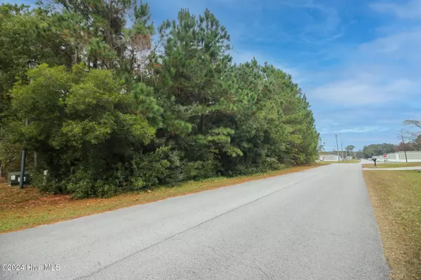 861 Roberts RD, Newport, NC 28570