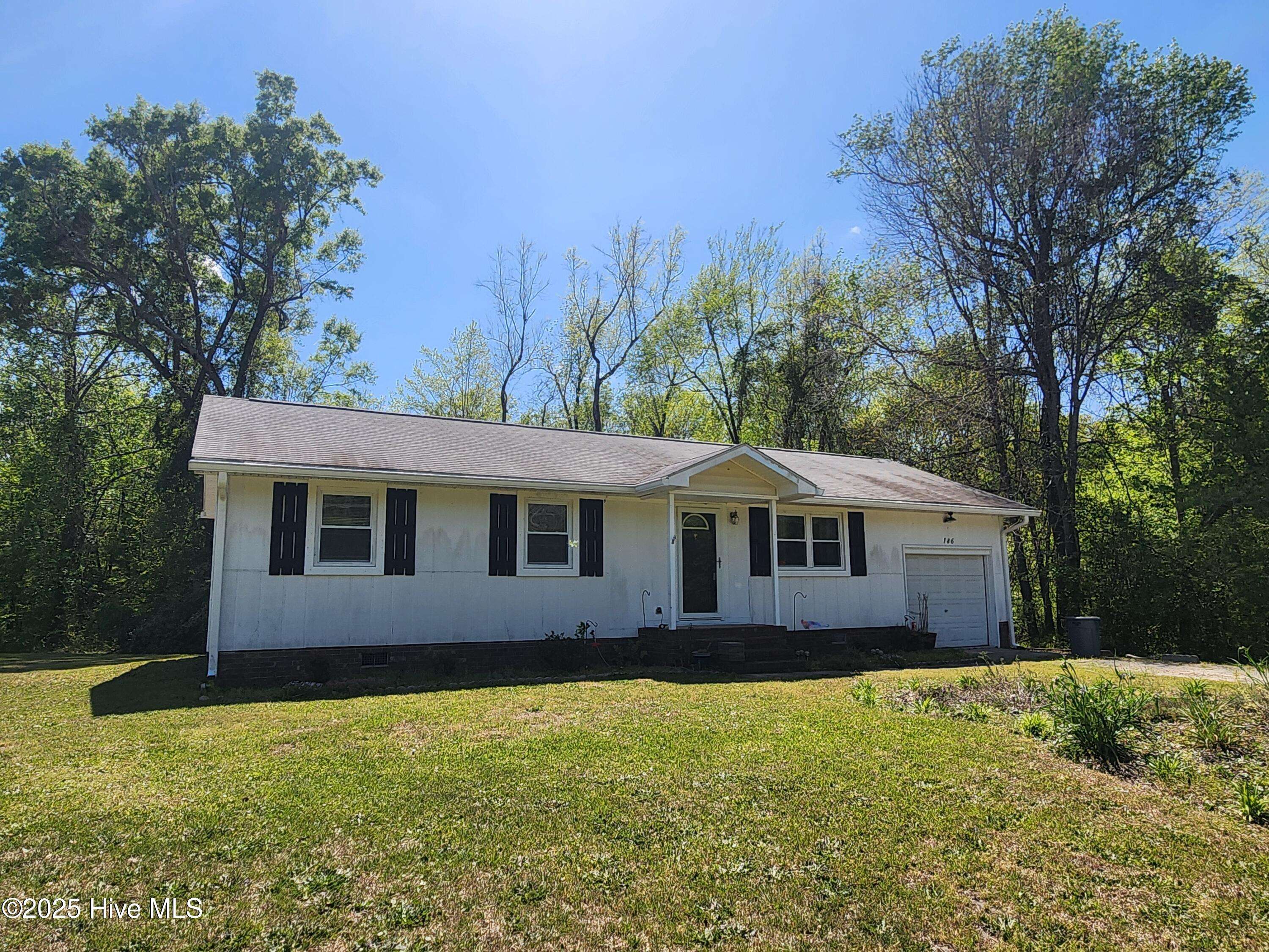 186 Sand Ridge RD, Hubert, NC 28539