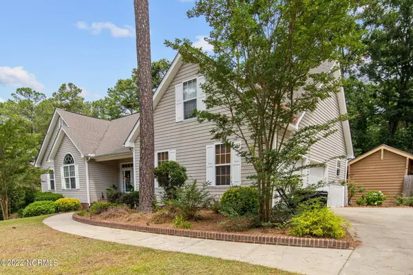 255 W Hedgelawn WAY, Southern Pines, NC 28387