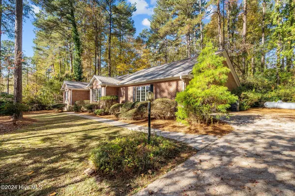 Southern Pines, NC 28387,560 S Bethesda RD