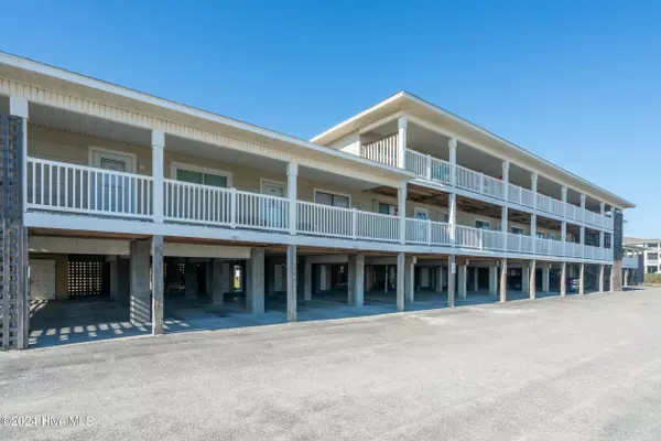 Oak Island, NC 28465,122 SE 58th ST #Apt 201