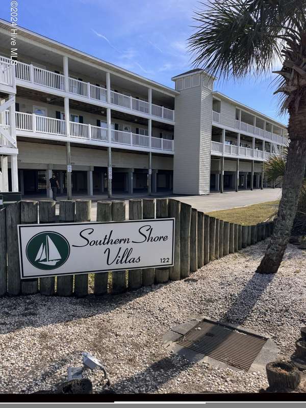 122 SE 58th ST #Apt 201, Oak Island, NC 28465