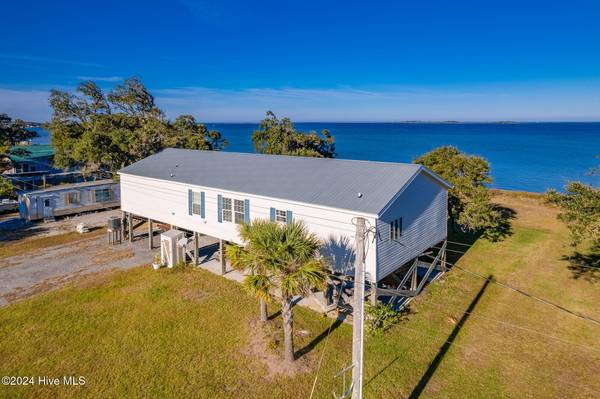 415 Lola RD, Cedar Island, NC 28520