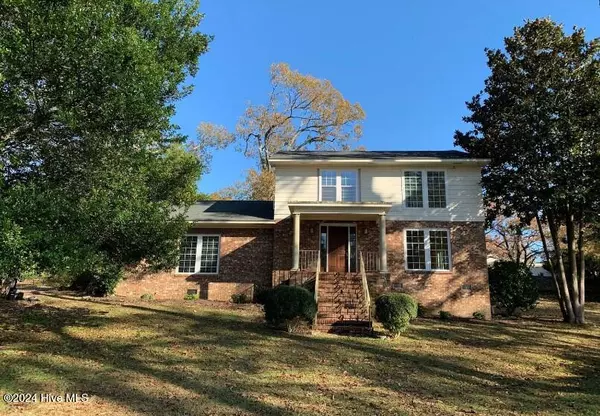 102 Dogwood LN, Trent Woods, NC 28562
