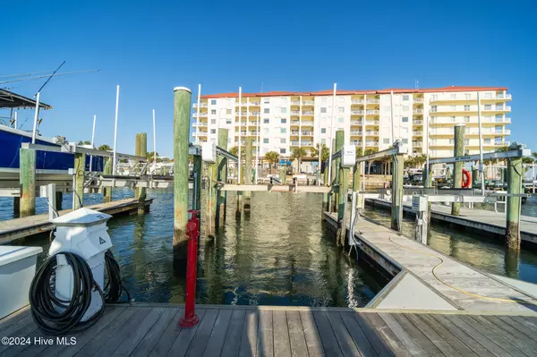 100 Olde Towne Yacht Club RD #C09, Beaufort, NC 28516