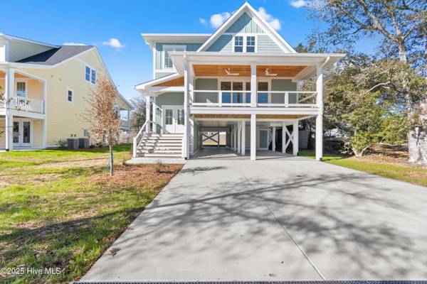 105 NE 64th ST, Oak Island, NC 28465