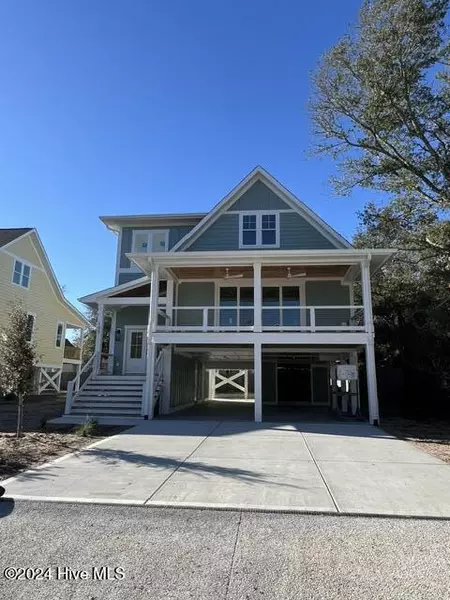 105 NE 64th ST, Oak Island, NC 28465