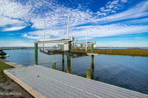 Emerald Isle, NC 28594,5310 Bogue Sound DR