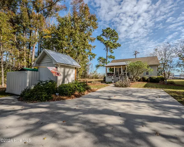 Lake Waccamaw, NC 28450,4357 Waccamaw Shores RD