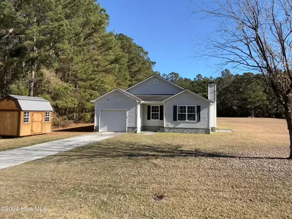 476 Riggs RD, Hubert, NC 28539