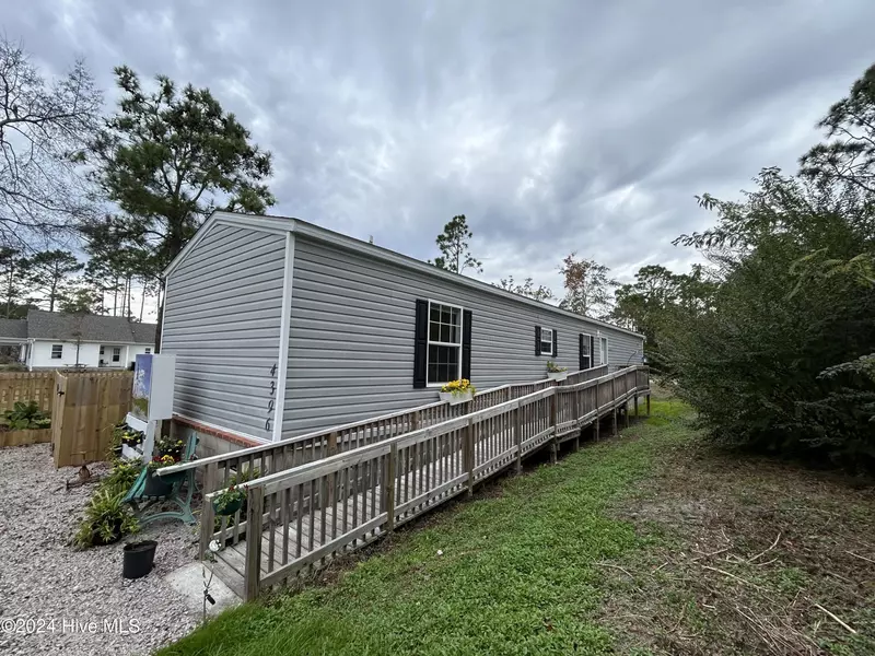 4396 Sweetbay DR SE, Southport, NC 28461