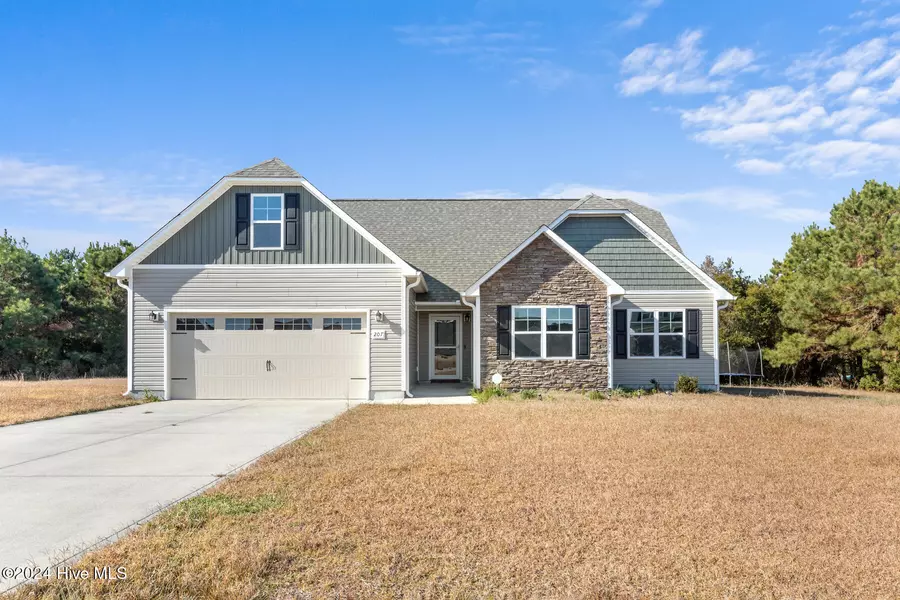 207 Purple Martin DR, Hubert, NC 28539