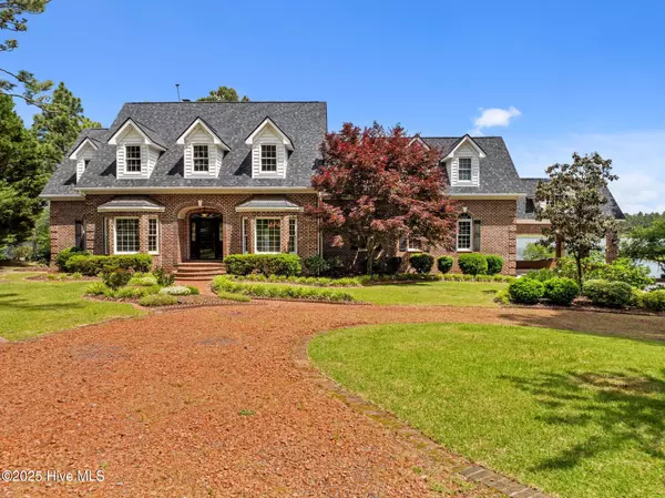 30321 Beaver Hill LN, Wagram, NC 28396