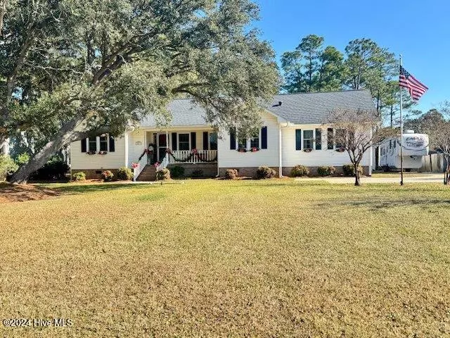 1002 Bonner Bussells DR SE, Southport, NC 28461