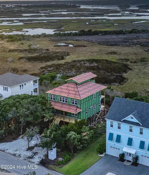 109 Old Village LN, North Topsail Beach, NC 28460