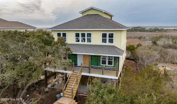 109 Old Village LN, North Topsail Beach, NC 28460