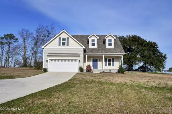 120 Gemstone DR, Sneads Ferry, NC 28460