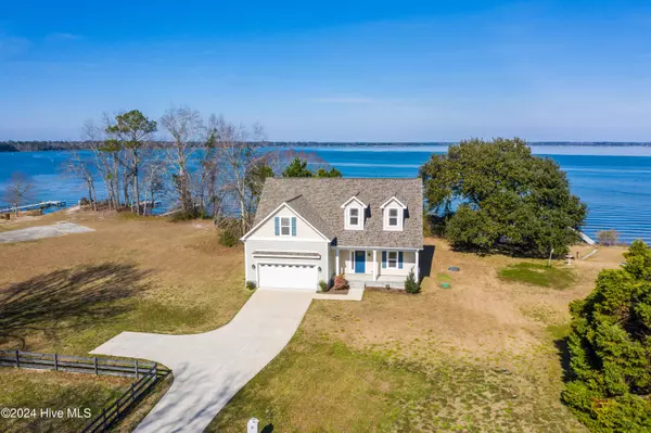 120 Gemstone DR, Sneads Ferry, NC 28460