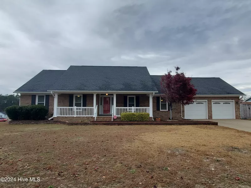 210 Laketree BLVD, Spring Lake, NC 28390