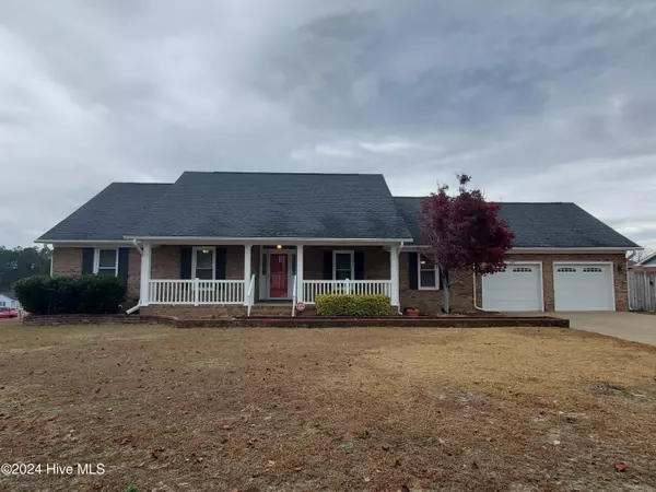 210 Laketree BLVD, Spring Lake, NC 28390