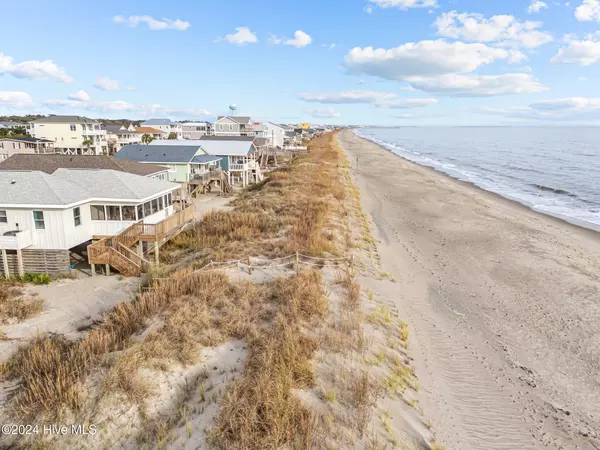 Oak Island, NC 28465,707 W Beach DR