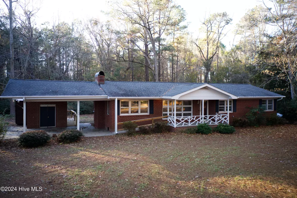 Whiteville, NC 28472,105 Hillcrest RD