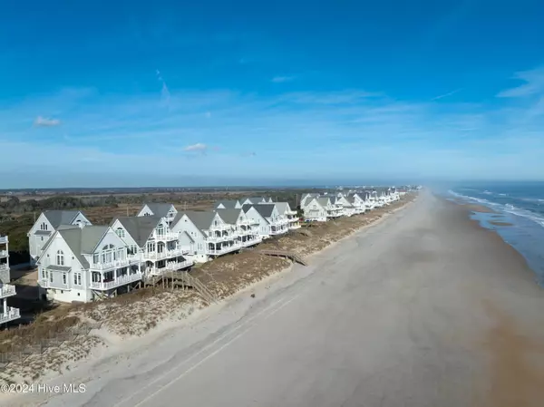 North Topsail Beach, NC 28460,4256 Island DR