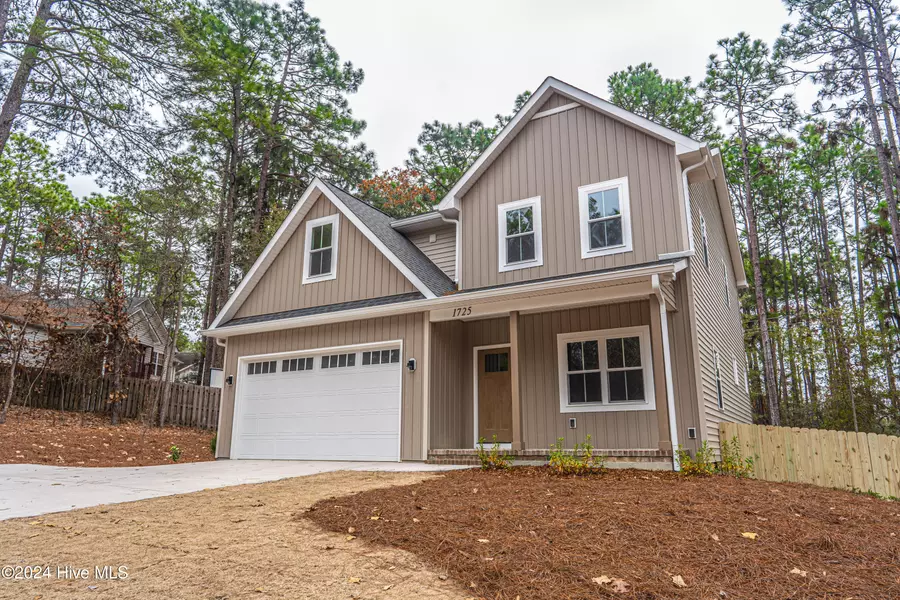 1725 Longleaf DR E, Pinehurst, NC 28374