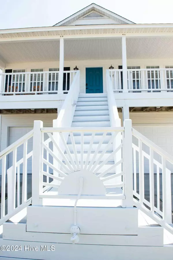 Carolina Beach, NC 28428,305 Charlotte AVE #Up Stairs