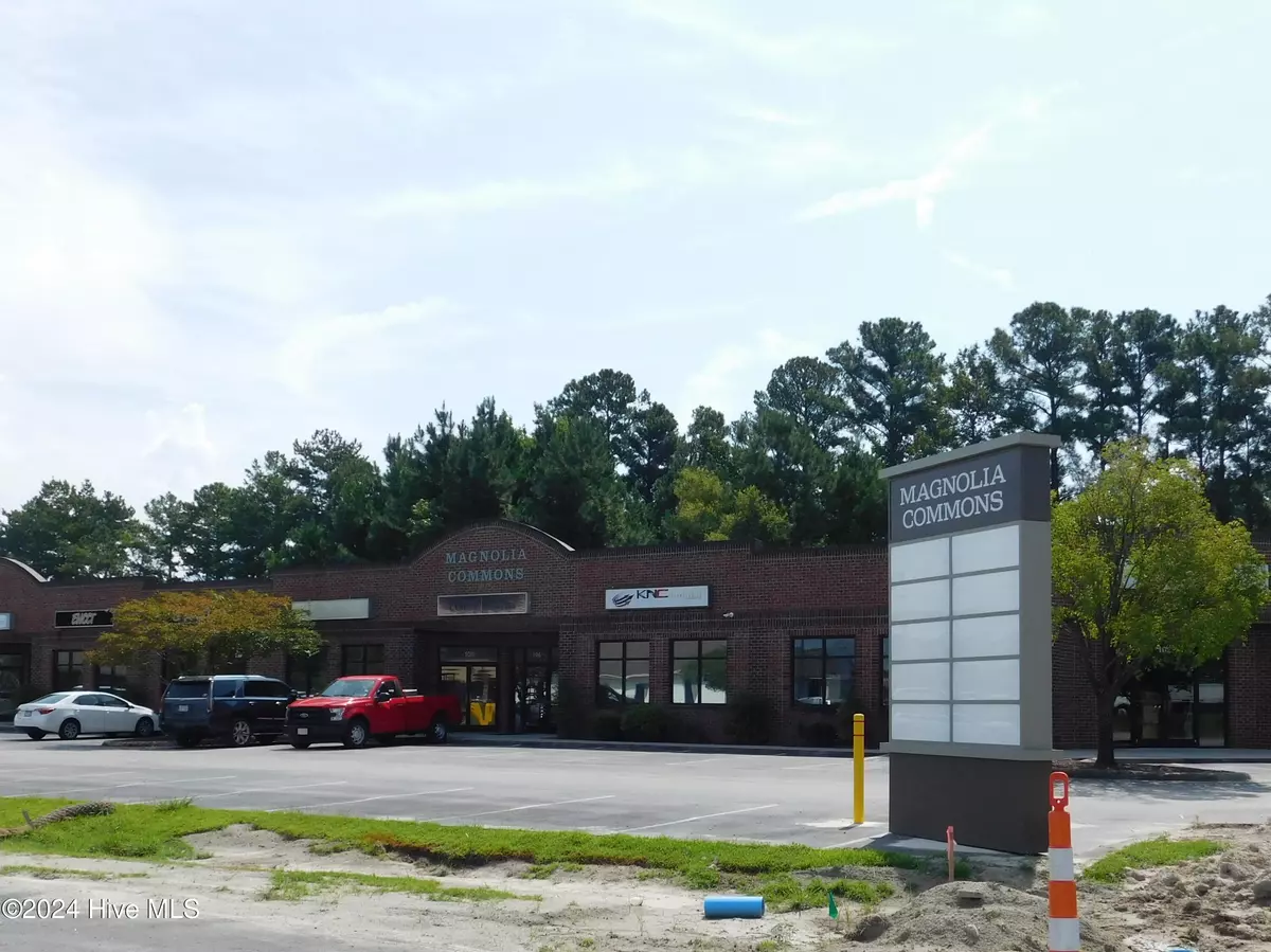 New Bern, NC 28560,102 Market ST #104