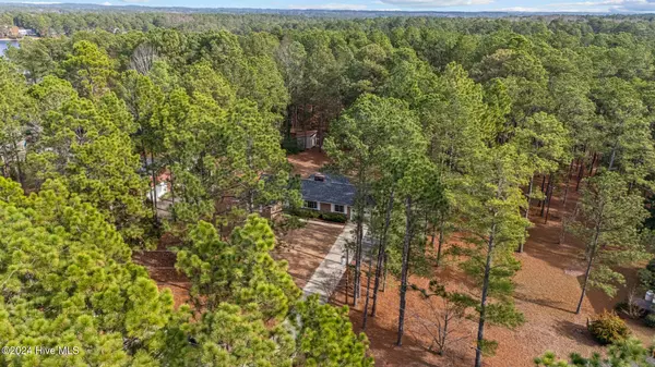 Whispering Pines, NC 28327,85 Pine Lake DR