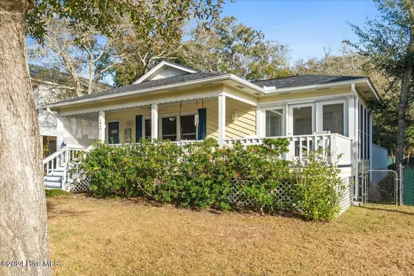 Oak Island, NC 28465,104 SE 36th ST