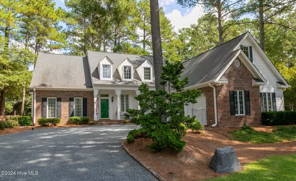 290 Lake Forest DR, Pinehurst, NC 28374