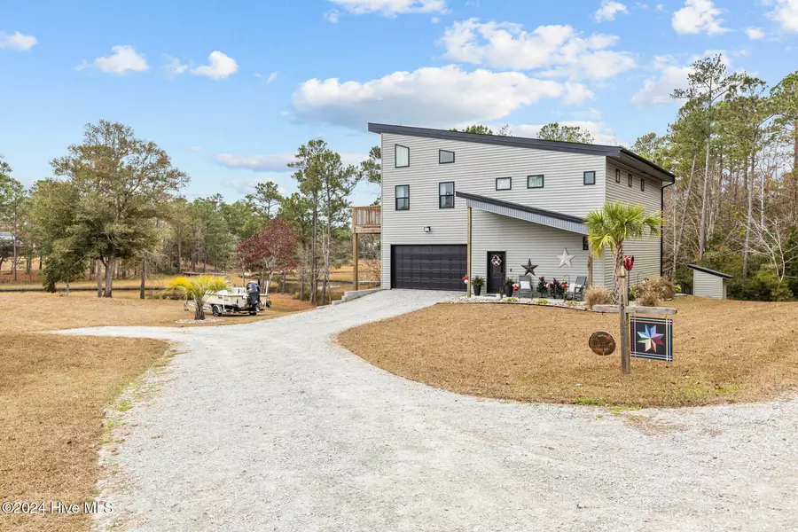 515 Harvest PL, Swansboro, NC 28584