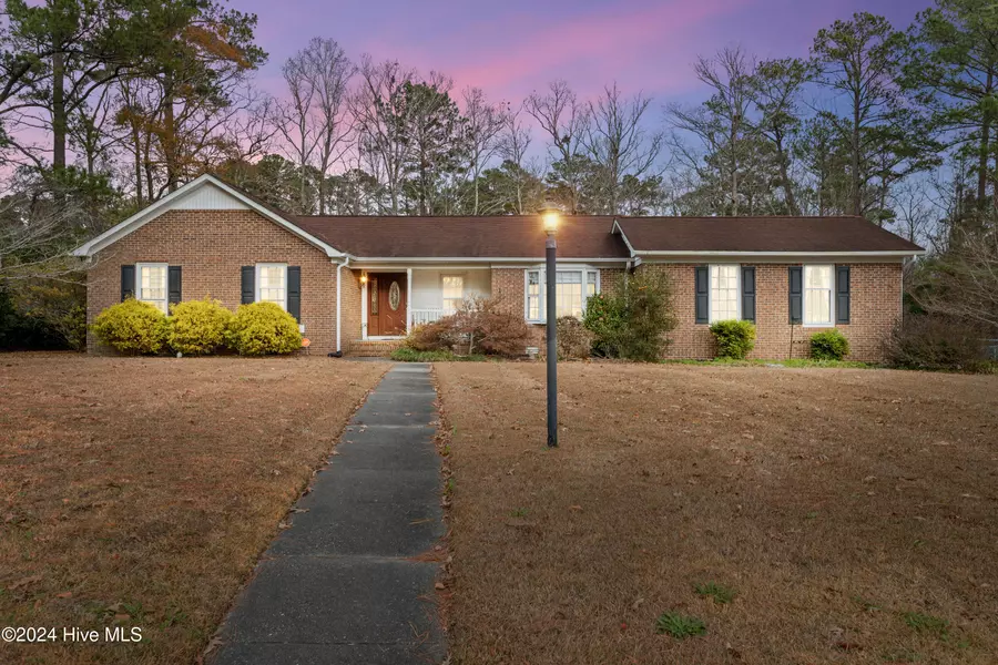 106 Fairway RD, Jacksonville, NC 28546