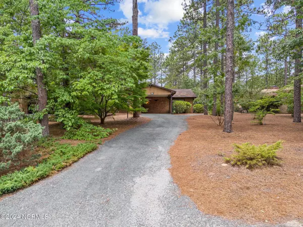 Southern Pines, NC 28387,636 Redwood DR