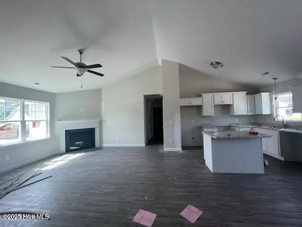 Hubert, NC 28539,318 Cotton Hill PL