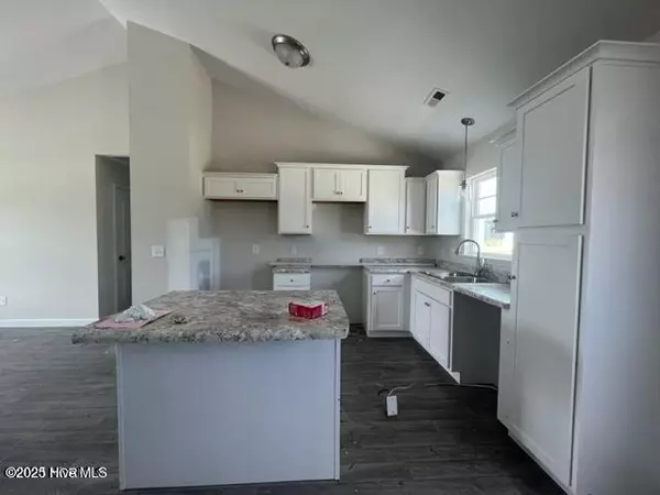 Hubert, NC 28539,318 Cotton Hill PL