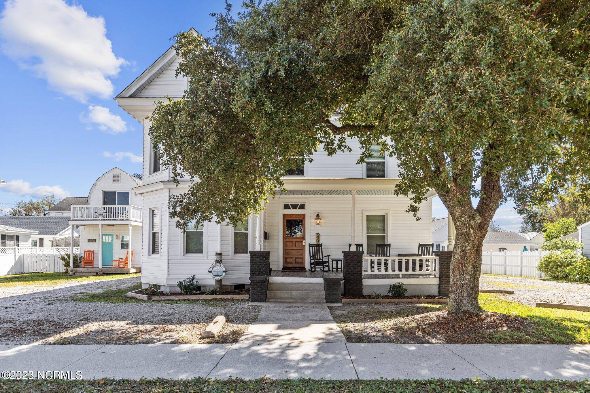 Beaufort, NC 28516,212 Live Oak ST
