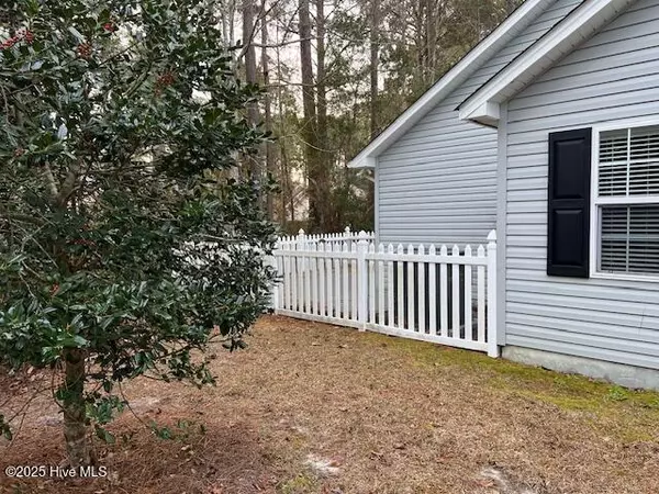 Swansboro, NC 28584,701 Hummingbird S