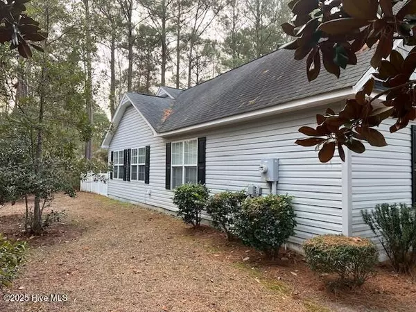 Swansboro, NC 28584,701 Hummingbird S