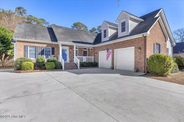 Swansboro, NC 28584,110 White Swan WAY