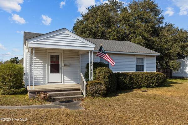 905 N 20th ST, Morehead City, NC 28557