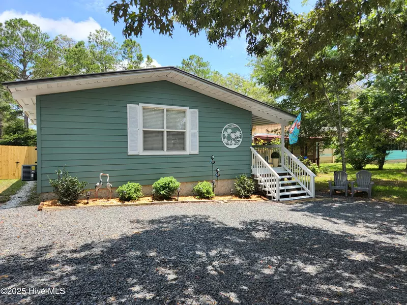 142 NE 76th ST, Oak Island, NC 28465