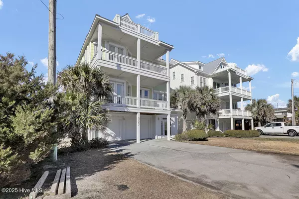 Surf City, NC 28445,327 N Shore DR