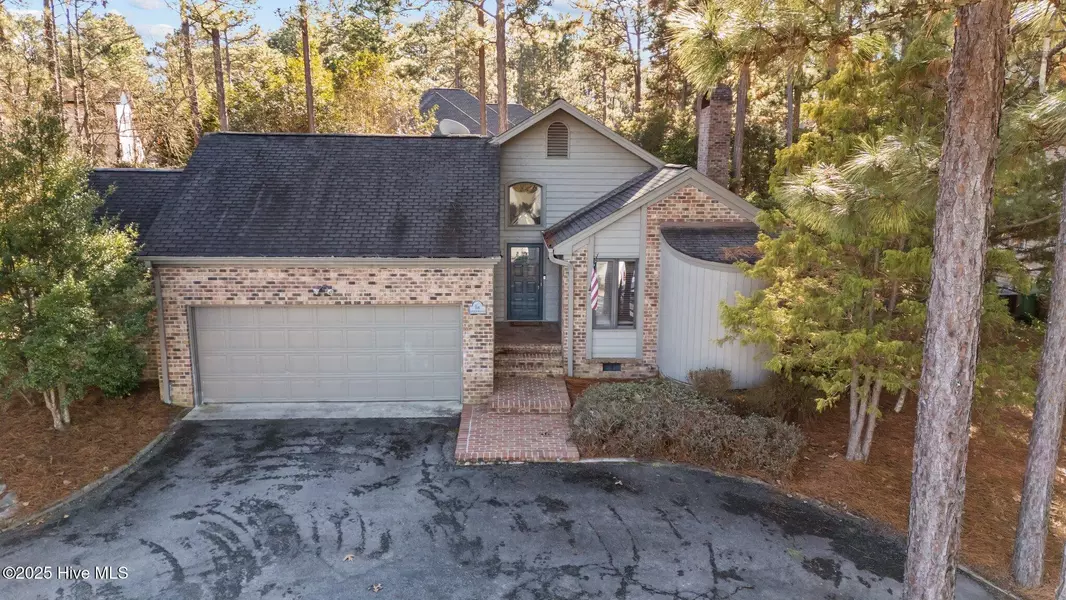 56 Deerwood LN, Pinehurst, NC 28374