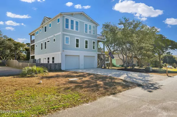 208 SE 78th ST, Oak Island, NC 28465